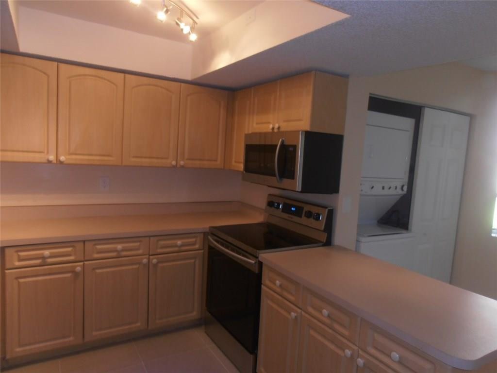 Sabal Palm - Residential Lease