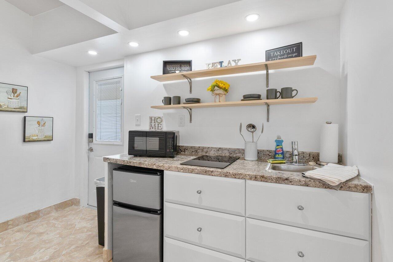 1190 Sachem Head Terrace 1 Bedroom Apartment