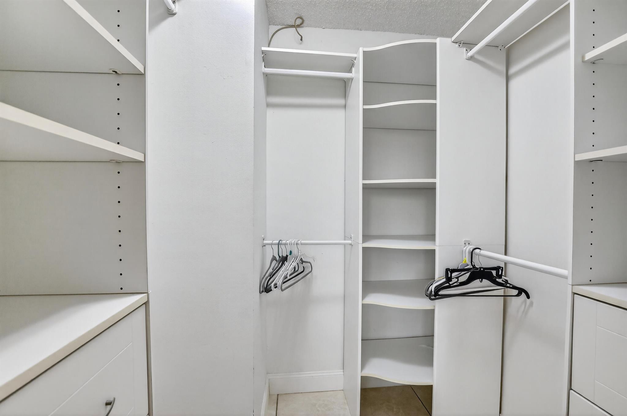 HOLLYBROOK GOLF AND TENNI - Residential