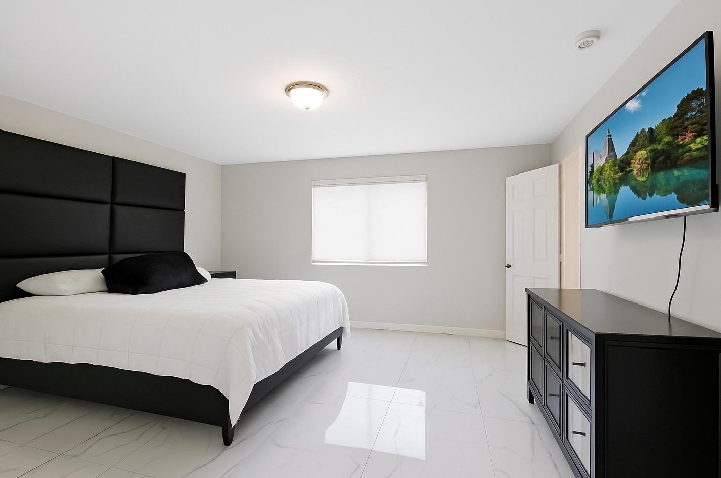 IBIS VILLA AT MIAMI GARDE - Residential Lease