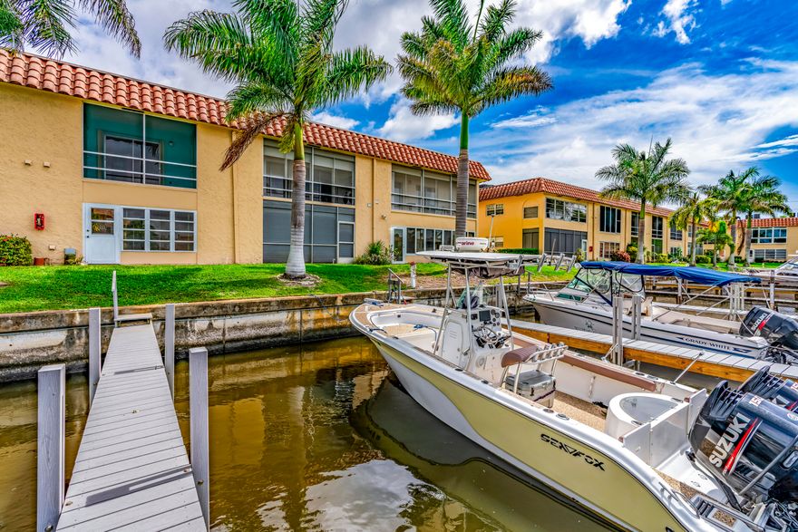 Enjoy true waterfront living in this 1 bed/1.5 bath condo in De La Bahia, a desirable 55+ boating community on the South Fork of the St. Lucie River. Your private dock accommodates a 30' boat with easy Intracoastal and ocean access—no fixed bridges. Explore the river, nearby islands and beyond by boat, paddleboard, or kayak. Make this unit your own while being close to the large pool, clubhouse, and active community amenities. You're minutes away from Downtown Stuart, beaches, dining, and shopping. A rare opportunity for those who appreciate the water and low HOAs.