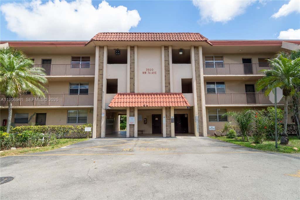 Photo of 3900 NW 76th Avenue #212, Sunrise, FL 33351 (MLS # B26061406)