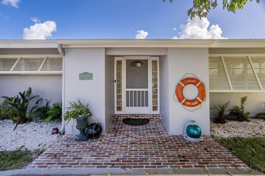 Photo of 3 Leeward Circle, Tequesta, FL 33469 (MLS # R10962158)