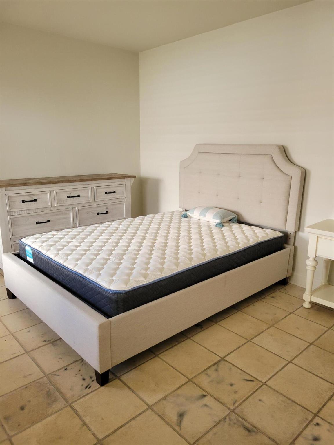 ROYAL PARK - Residential Lease