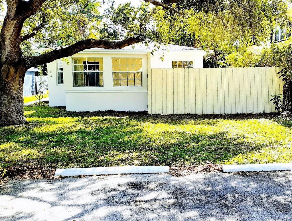 Photo of 214 NE 11th Street #B, Delray Beach, FL 33444 (MLS # R11107517)