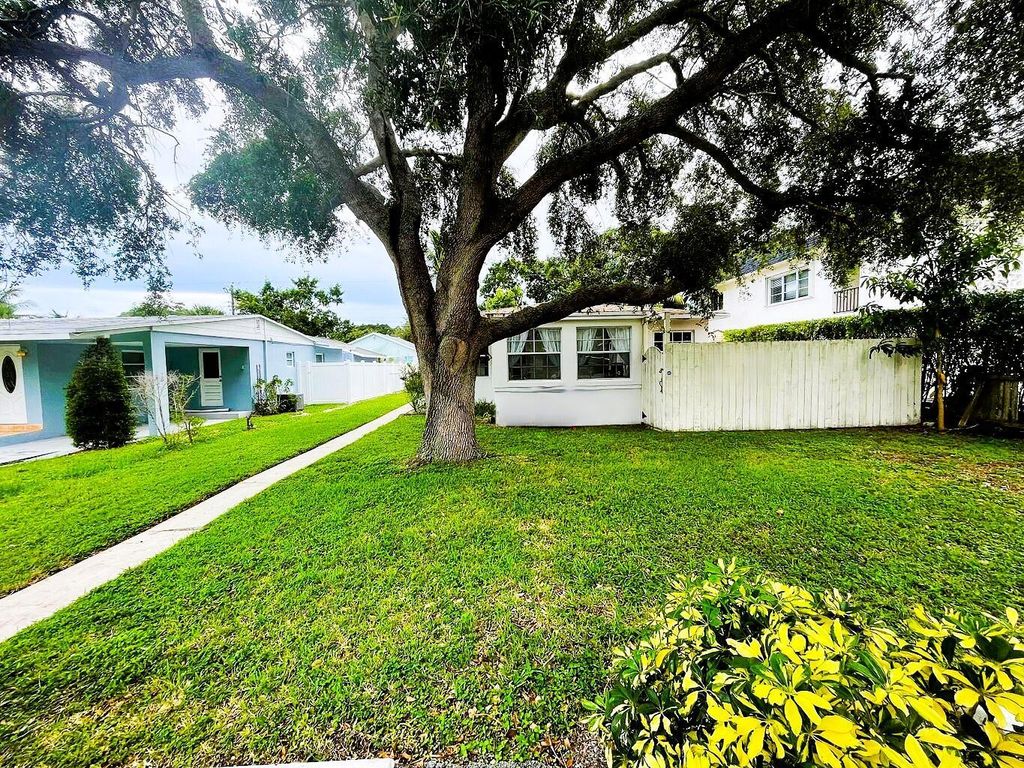 Photo of 214 NE 11th Street #B, Delray Beach, FL 33444 (MLS # R11107517)
