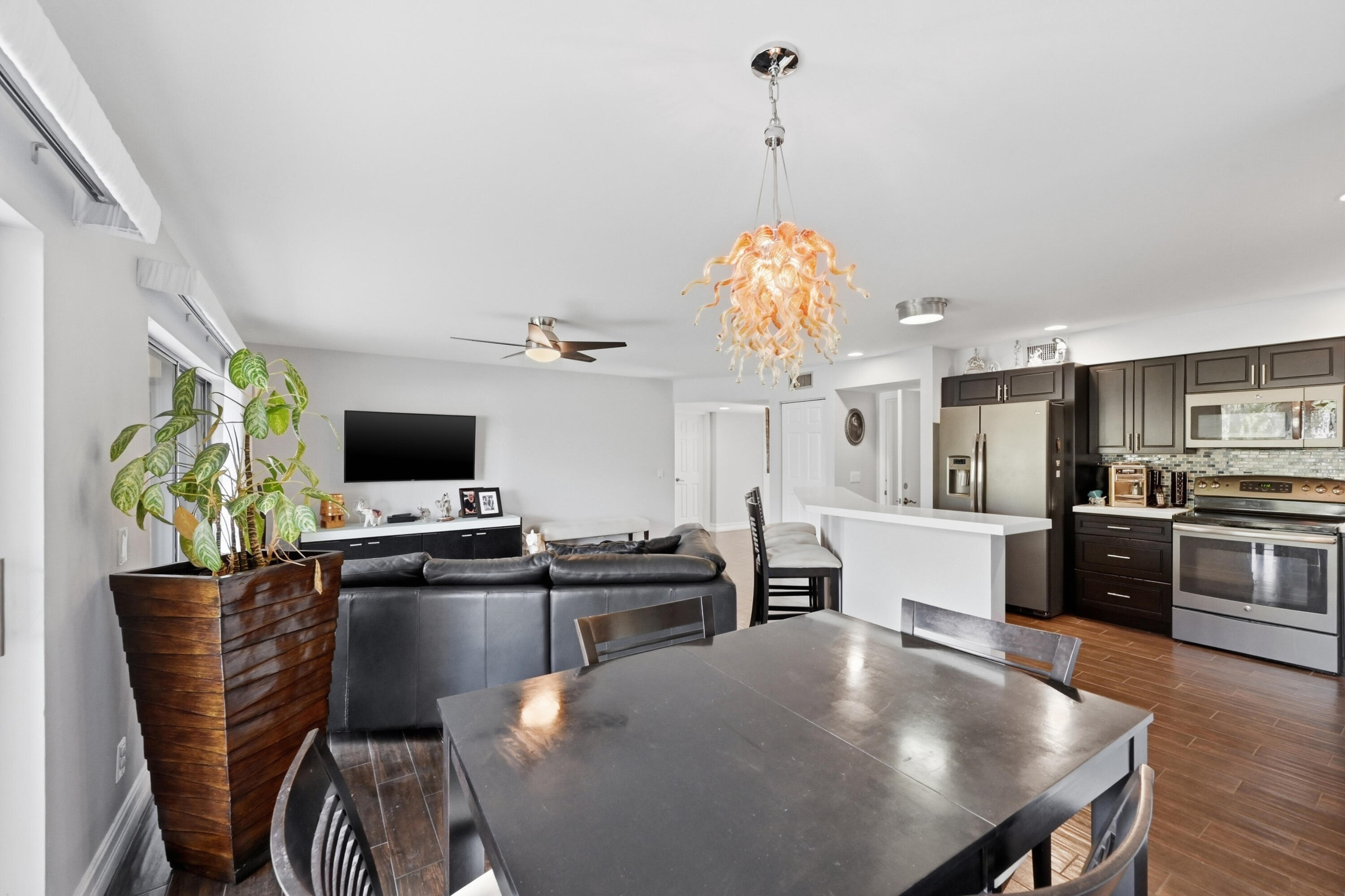 COACH HOUSES OF TOWN PLACE CONDO - Residential Lease