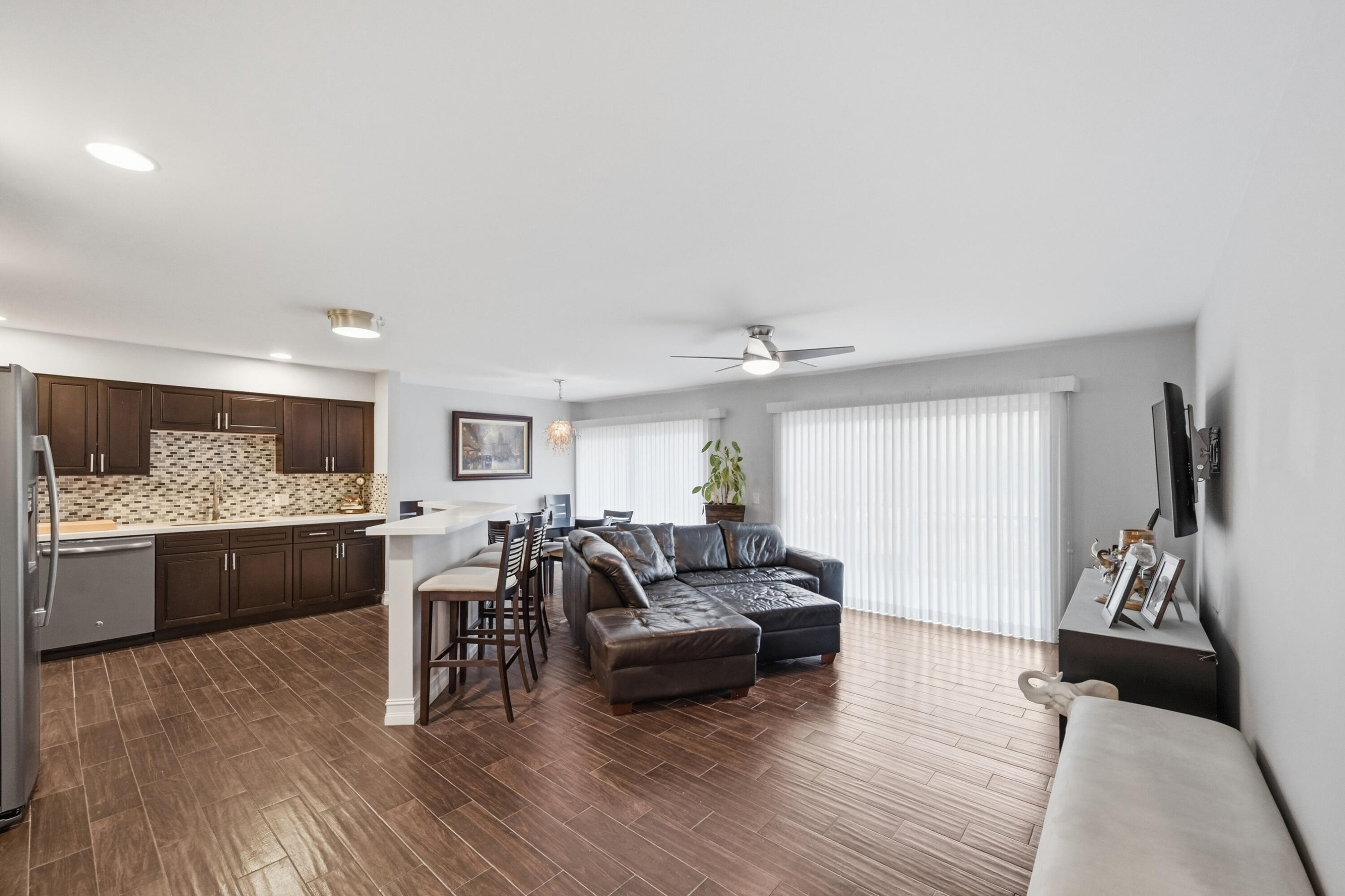 COACH HOUSES OF TOWN PLACE CONDO - Residential Lease