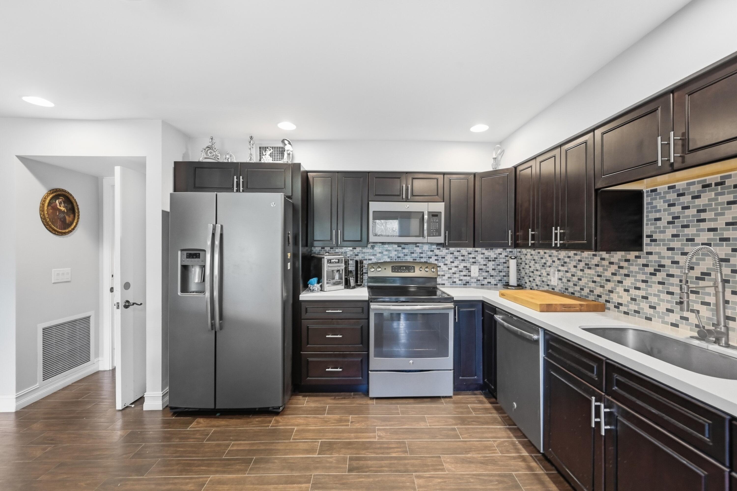 COACH HOUSES OF TOWN PLACE CONDO - Residential Lease