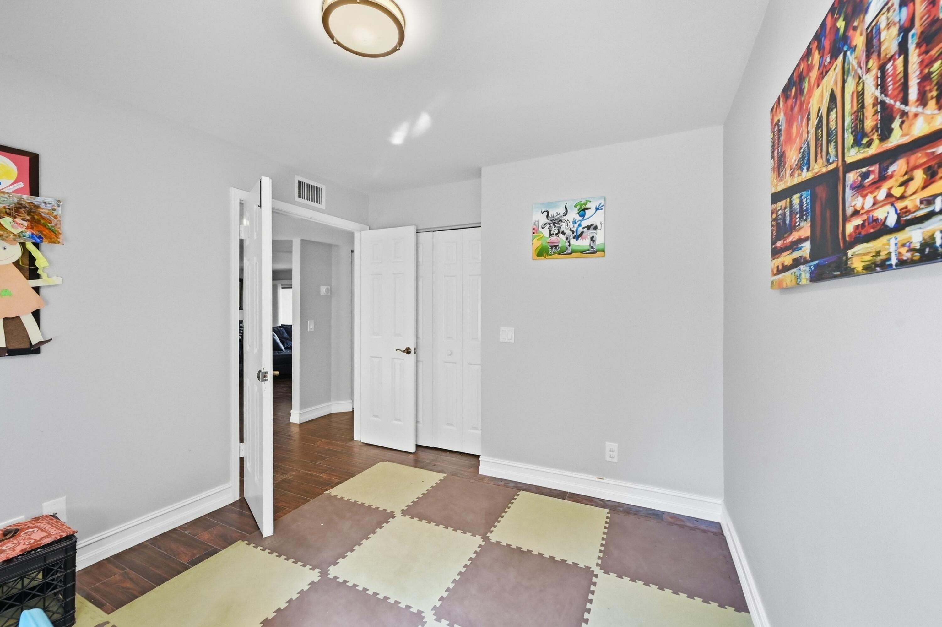 COACH HOUSES OF TOWN PLACE CONDO - Residential Lease