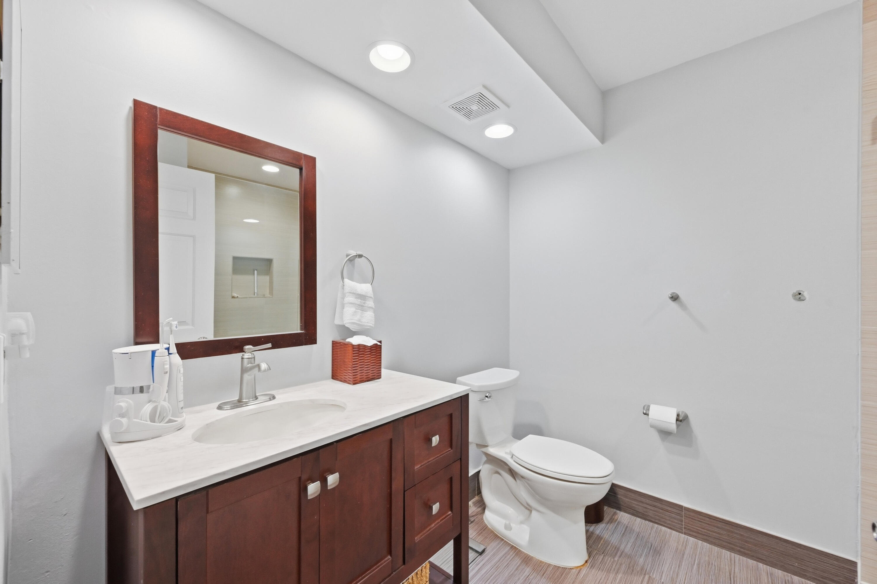 COACH HOUSES OF TOWN PLACE CONDO - Residential Lease