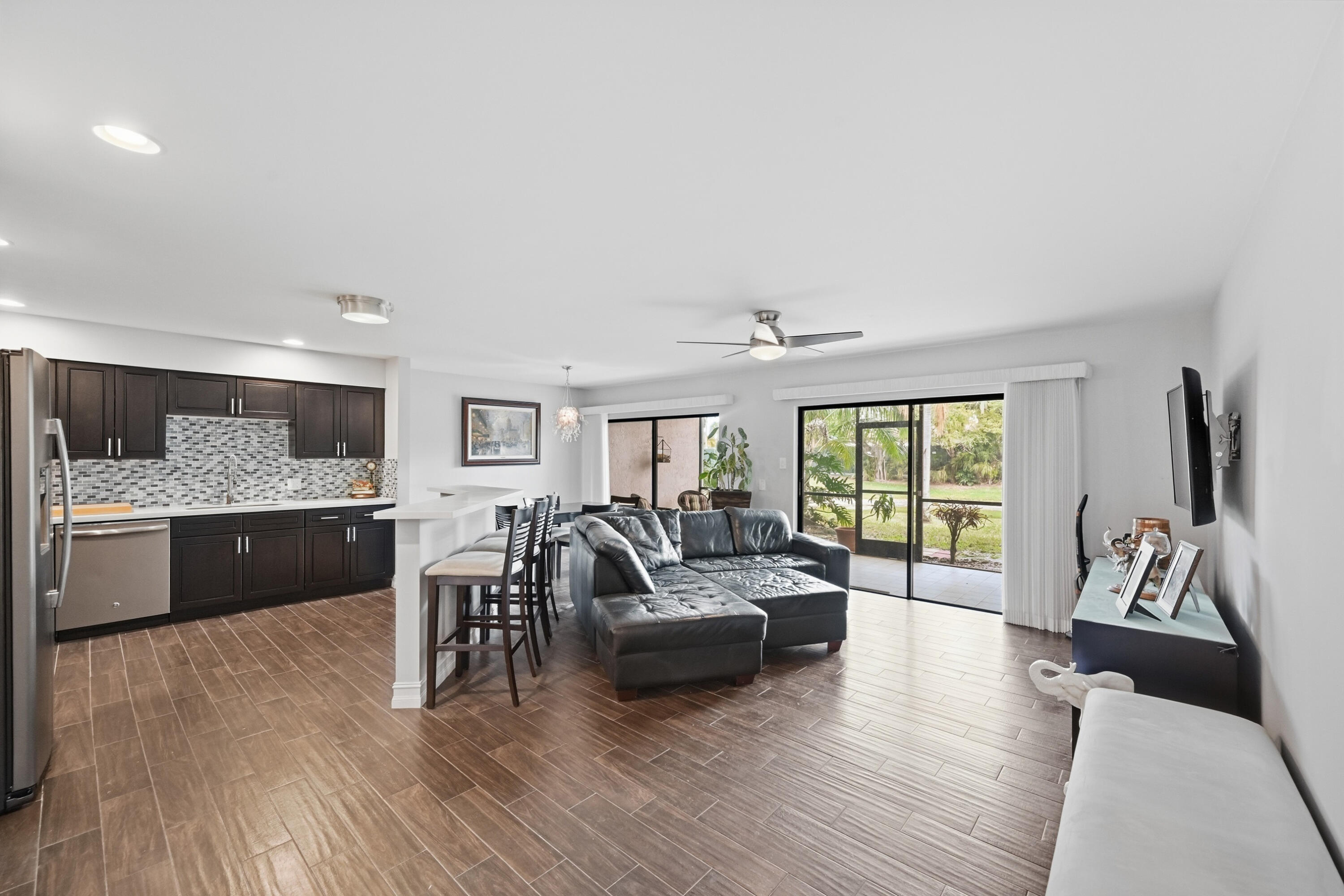 COACH HOUSES OF TOWN PLACE CONDO - Residential Lease