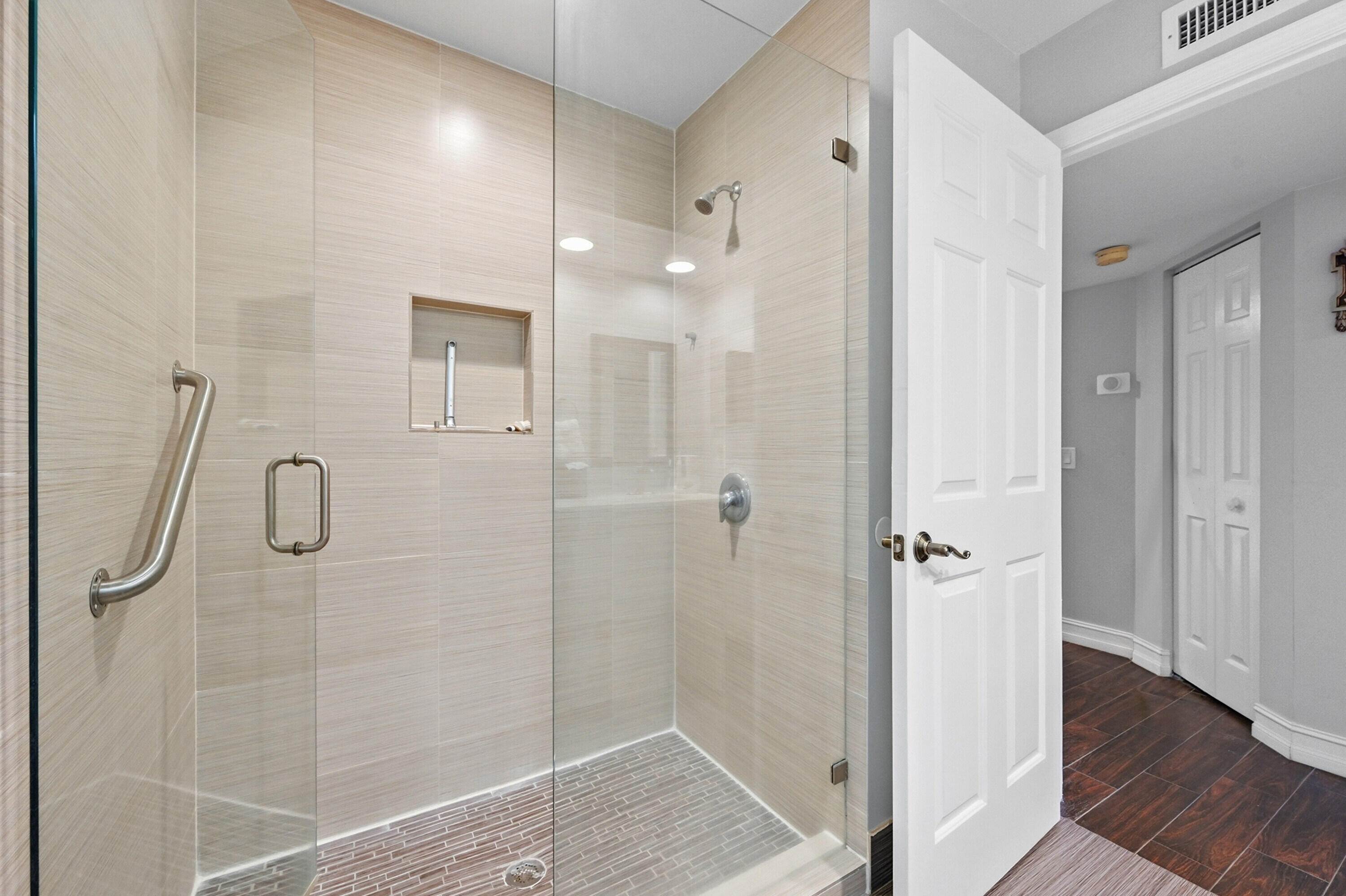 COACH HOUSES OF TOWN PLACE CONDO - Residential Lease