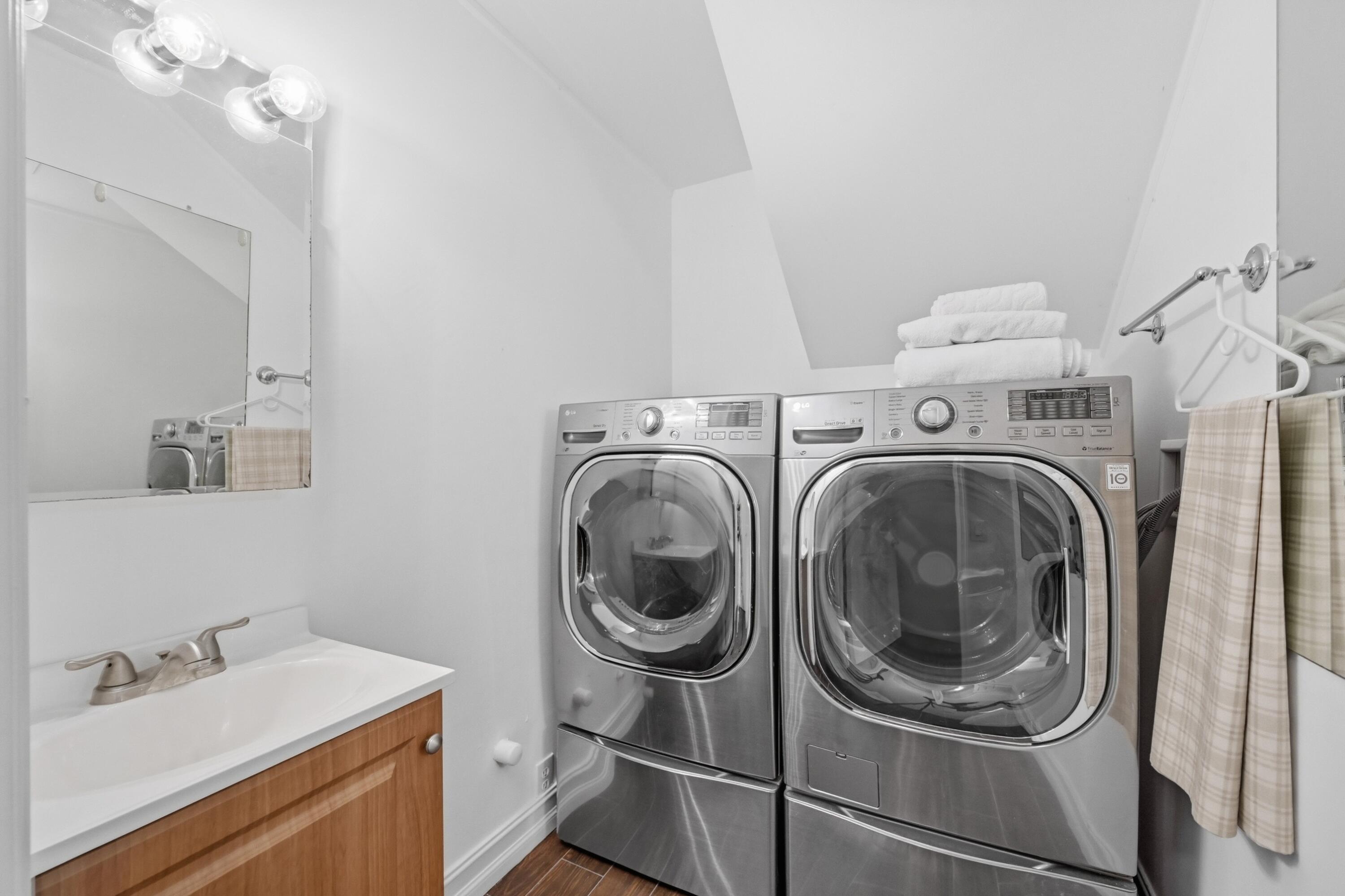 COACH HOUSES OF TOWN PLACE CONDO - Residential Lease