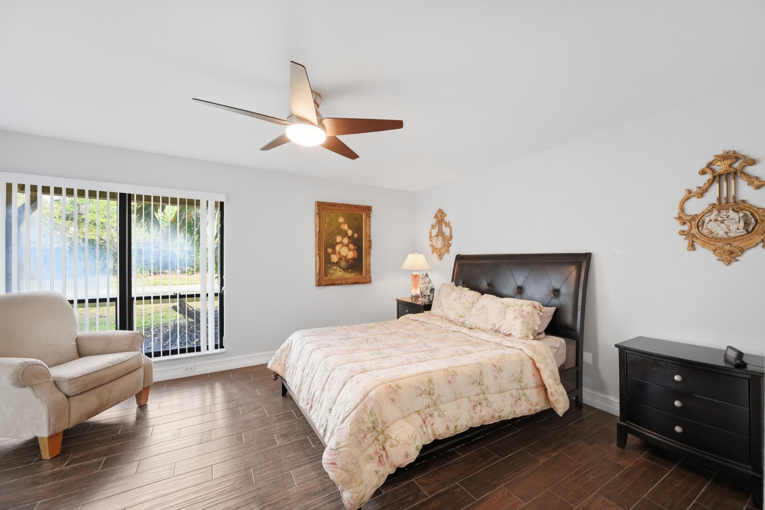 COACH HOUSES OF TOWN PLACE CONDO - Residential Lease