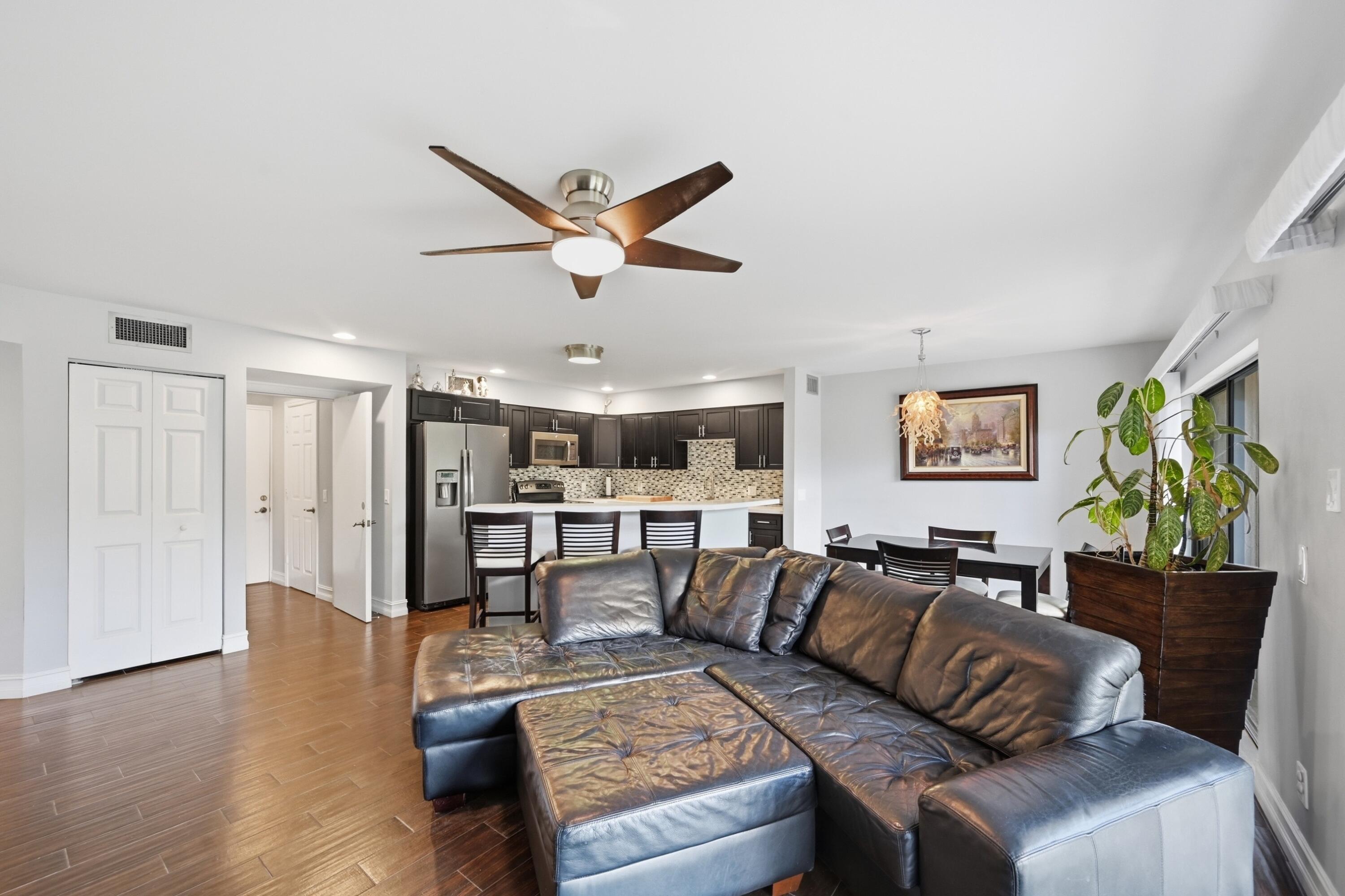 COACH HOUSES OF TOWN PLACE CONDO - Residential Lease