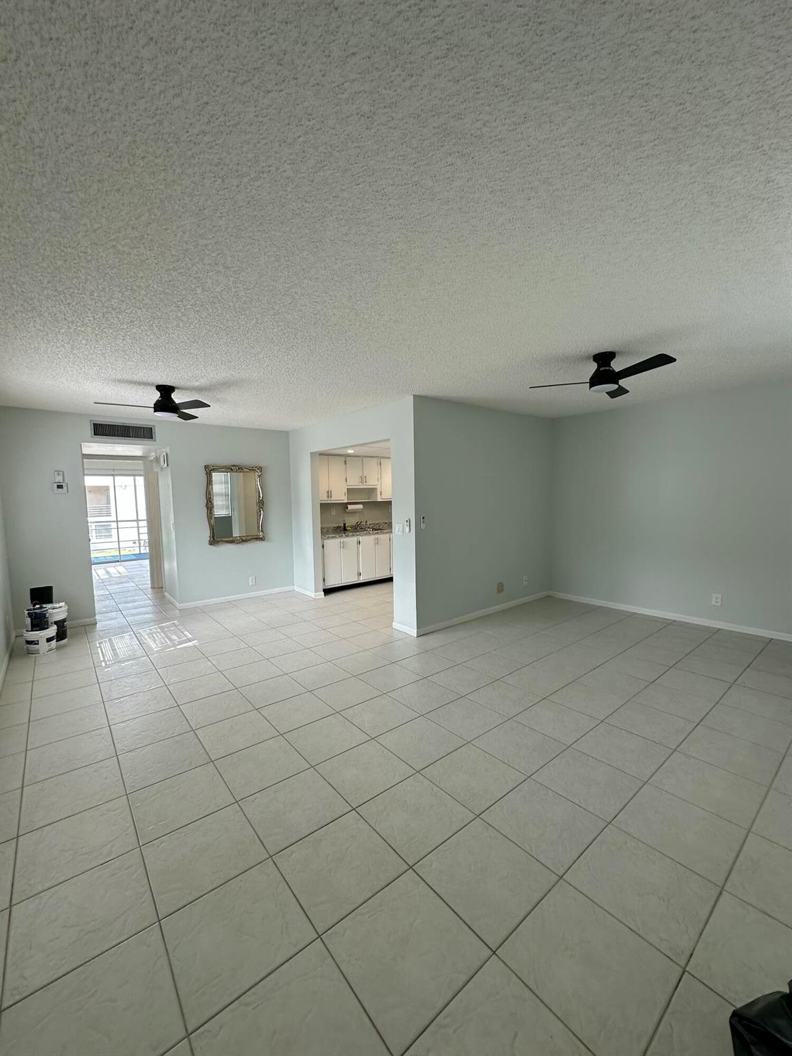*** VERY NICE UNIT WITH TILE FLOORS THROUGHOUT *** SUPER CLEAN AND MOVE IN READY *** BRING YOUR FUSSIEST CLIENT *** EASY TO SHOW ON COMBO LOCKBOX *** SCHEDULE ON LINE ***