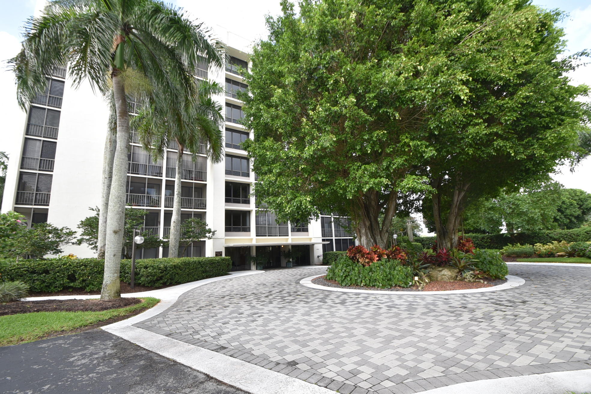 WILLOW WOOD MIDRISE CONDO - Residential