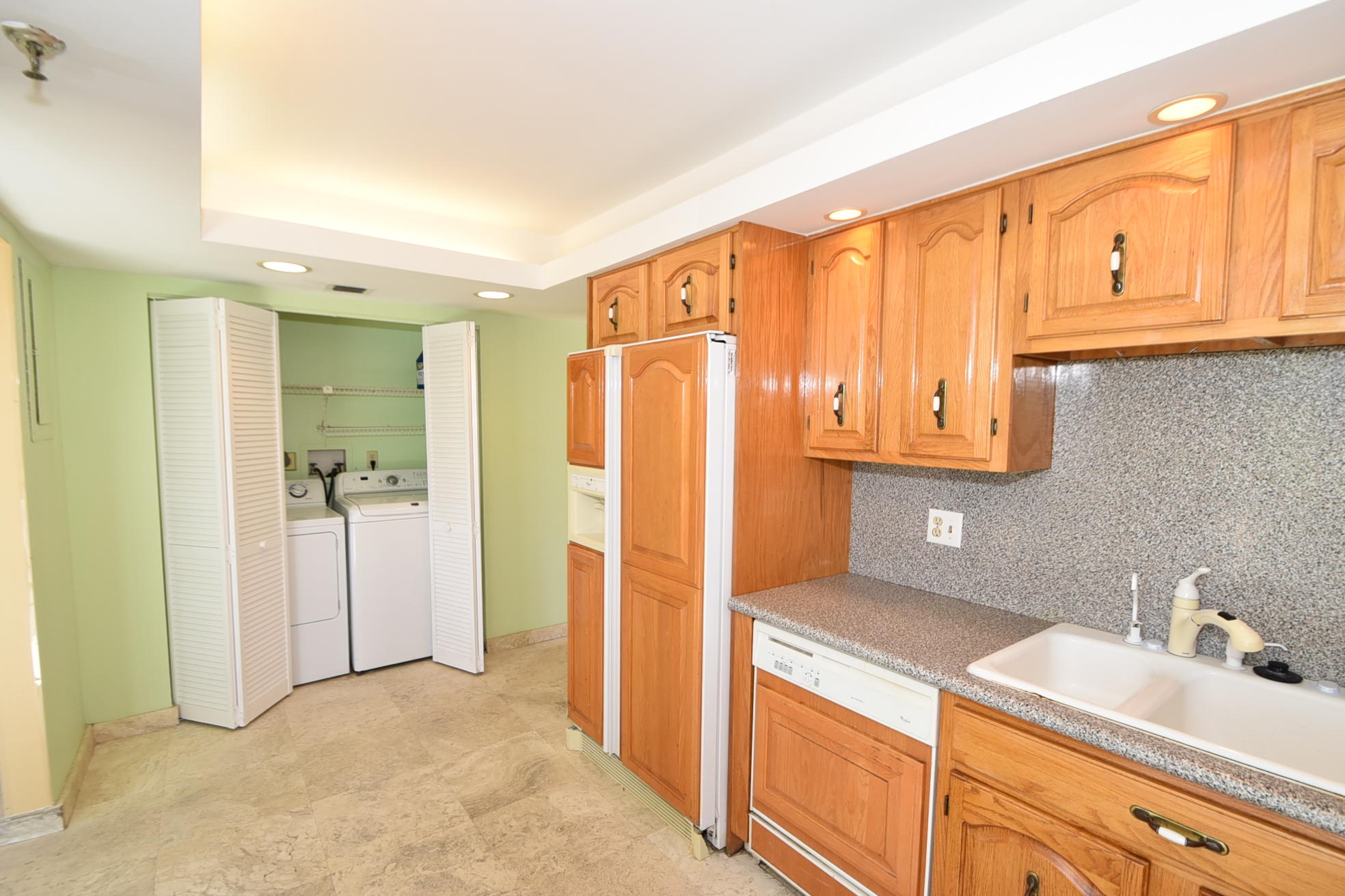 WILLOW WOOD MIDRISE CONDO - Residential