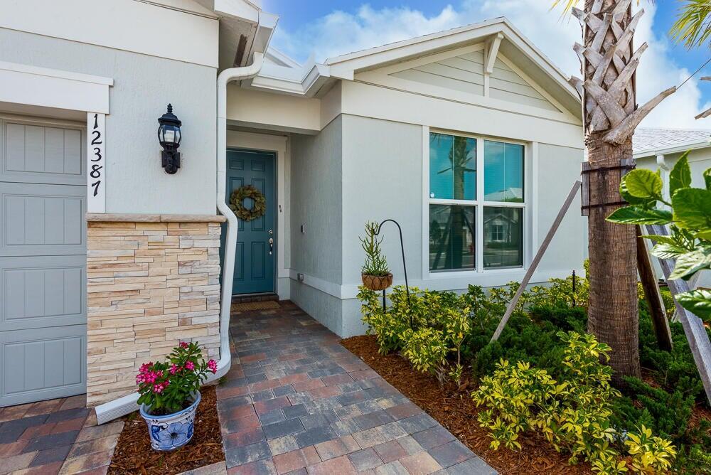 Imagine yourself and your family enjoying life in this fabulous 3-bedroom, 2-bathroom home, designed for comfort and convenience! Nestled in a prime location with easy access to State Highway 95, this home offers the perfect balance of tranquility and accessibility. You'll love the convenience of nearby supermarkets, stores, and more - everything you need is just around the corner! Plus, the home is situated in a quiet, peaceful neighborhood, providing a serene atmosphere for restful evenings and weekends. We are happy to welcome your furry friends under 20lbs! This is the perfect opportunity to make this cozy home your new sanctuary. Schedule a tour today and come see for yourself why this home is perfect for you and your family!VACANT EASY TO SHOW