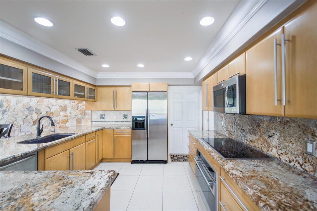 WHISPERING WOODS - Residential