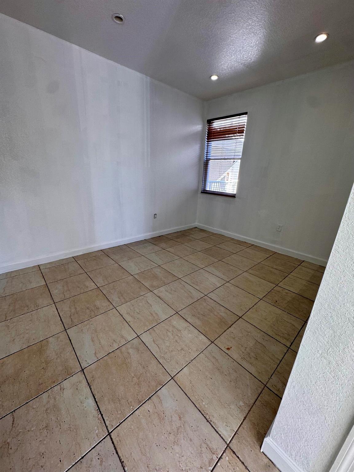 SHOMA COURTYARDS - Residential Lease