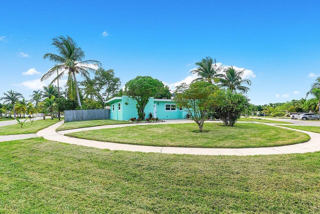 Photo of 560 Sioux Road, Lantana, FL 33462 (MLS # R10937662)