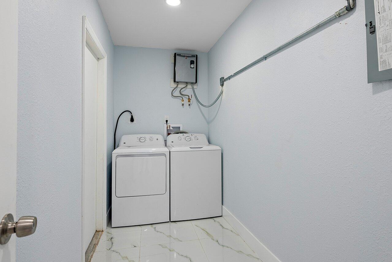 SEMINOLE MANOR 2 - Residential