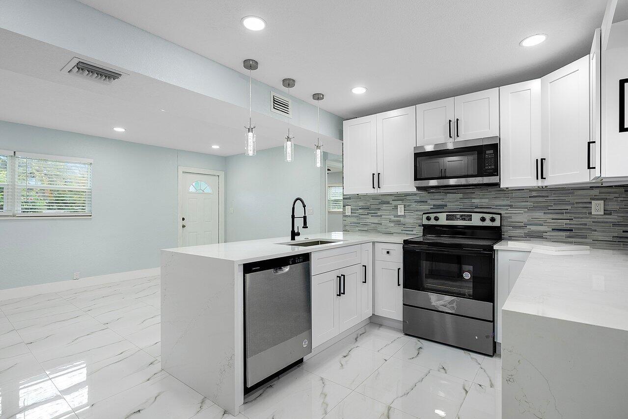 SEMINOLE MANOR 2 - Residential