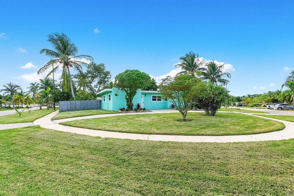 Photo of 560 Sioux Road, Lantana, FL 33462 (MLS # R10937662)
