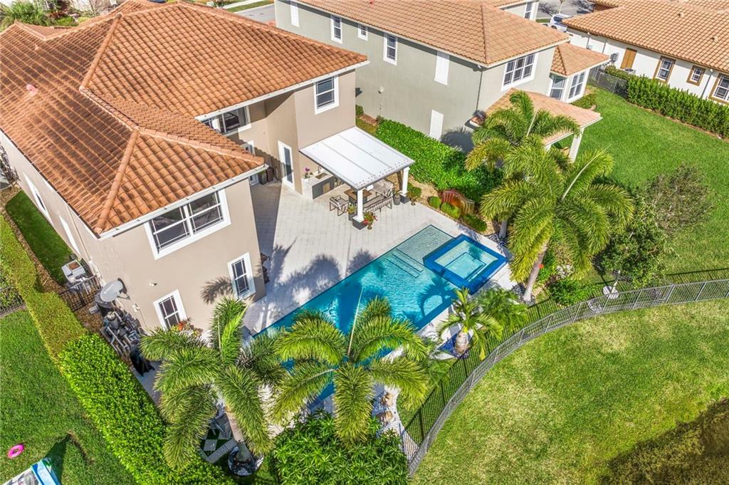 Mira Lago - Residential
