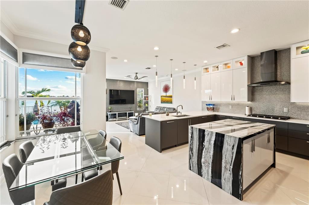 Mira Lago - Residential