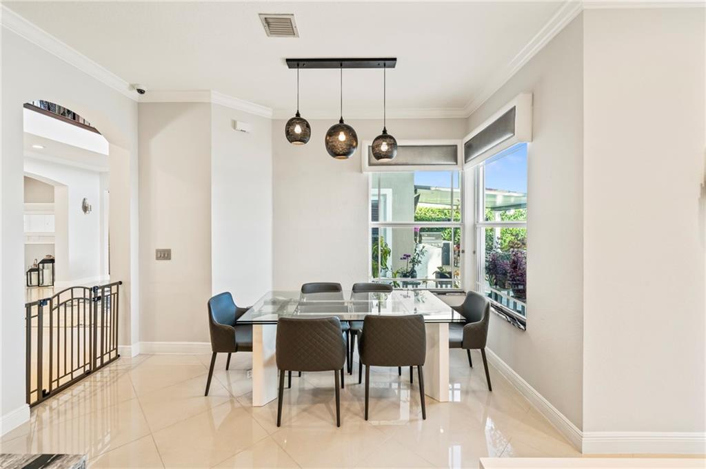 Mira Lago - Residential