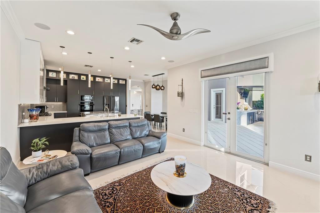 Mira Lago - Residential