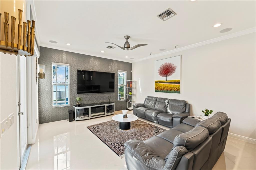 Mira Lago - Residential