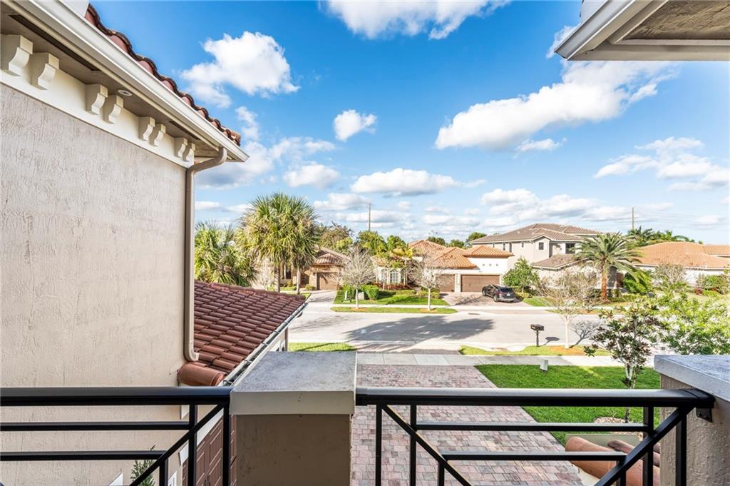 Mira Lago - Residential