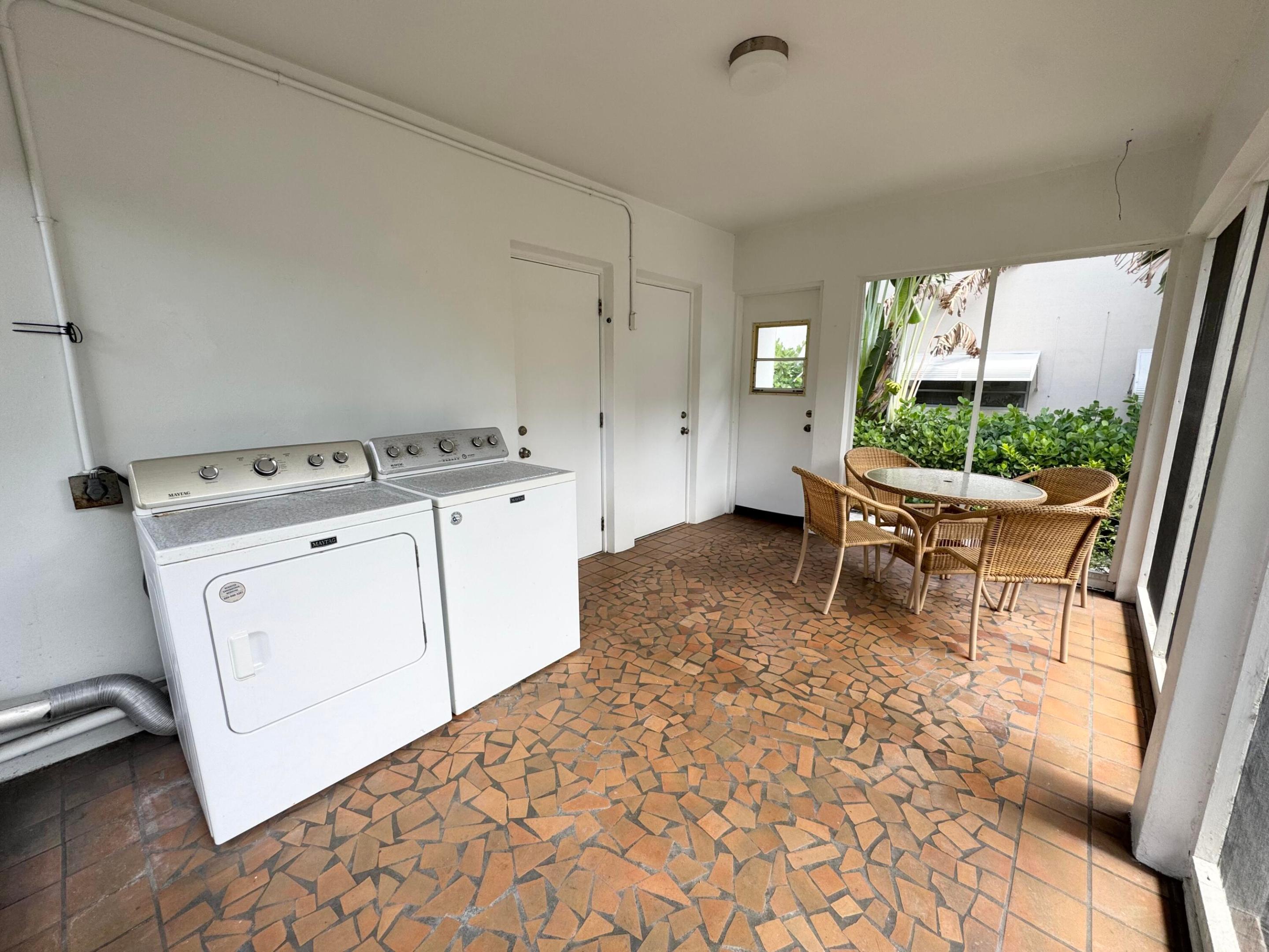 LAKE WORTH TOWN OF - Residential Lease