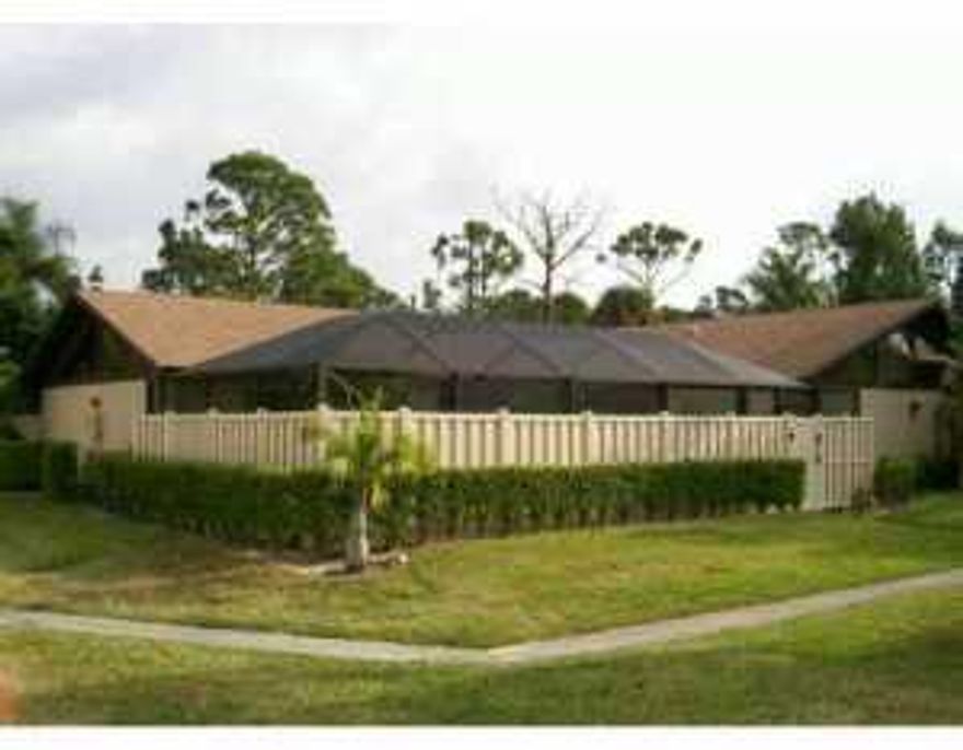 REGULAR SALE!!!!THE OLD FASHION KIND!!!INVESTOR OR OWNER OCCUPANT.THIS IS A GREAT DEAL!!!3 BEDROOM, 2 BATH, HUGE SCREENED PATIO!!!SPLIT BEDROOM PLAN.ALL BEDROOM AND BATHROOMS OPEN TO A HUGE SCREENED PATIO.FIXER UPPER TO MAKE YOUR OWN!!!GRAB IT BEFORE IT'S GONE.COMMUNITY HAS 2 POOLS, BASKETBALL AND MORE.