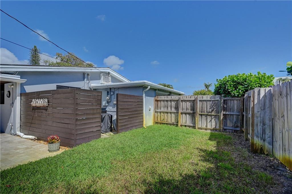TROPICAL PALMS - Residential