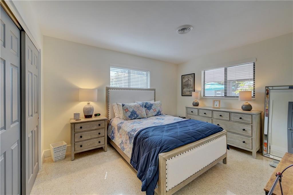 TROPICAL PALMS - Residential