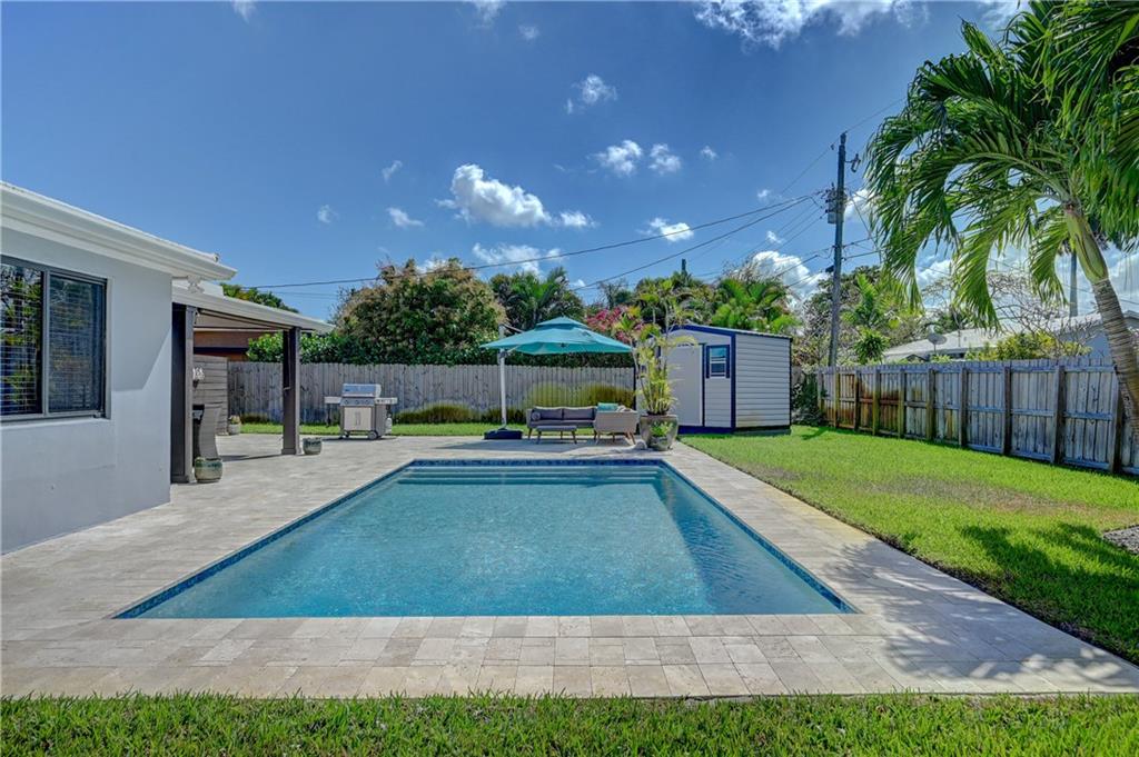 TROPICAL PALMS - Residential