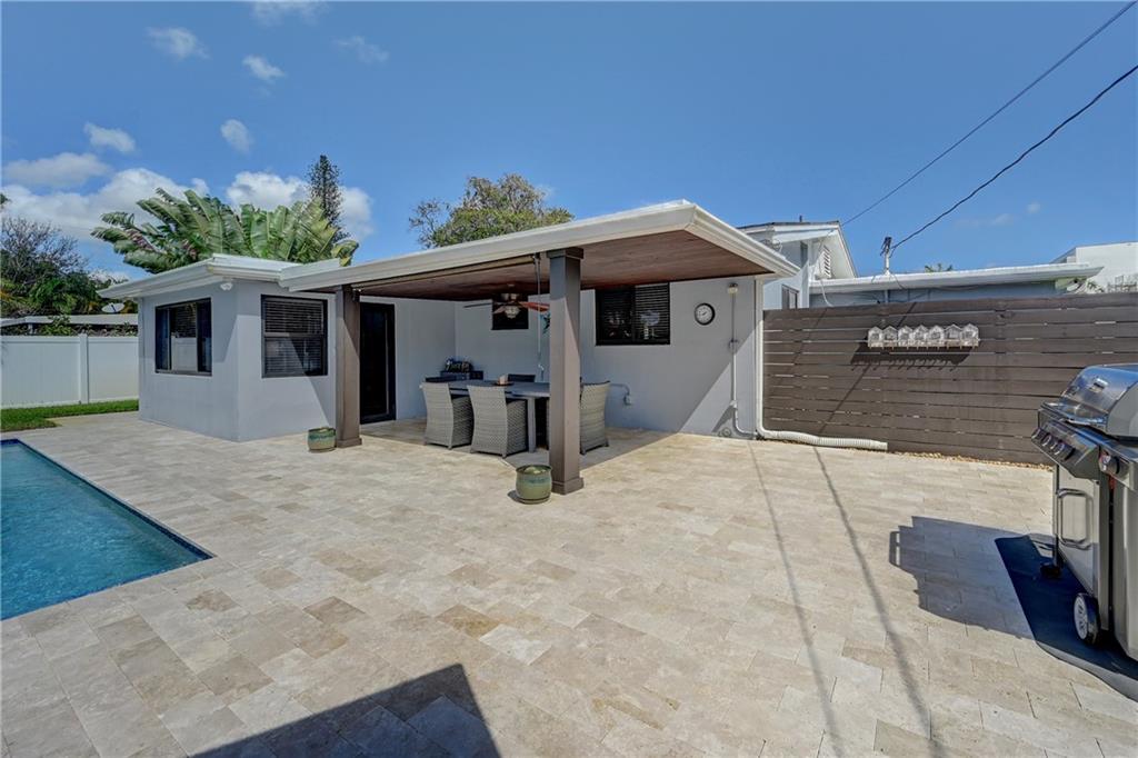 TROPICAL PALMS - Residential