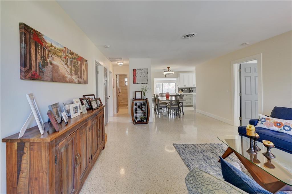 TROPICAL PALMS - Residential