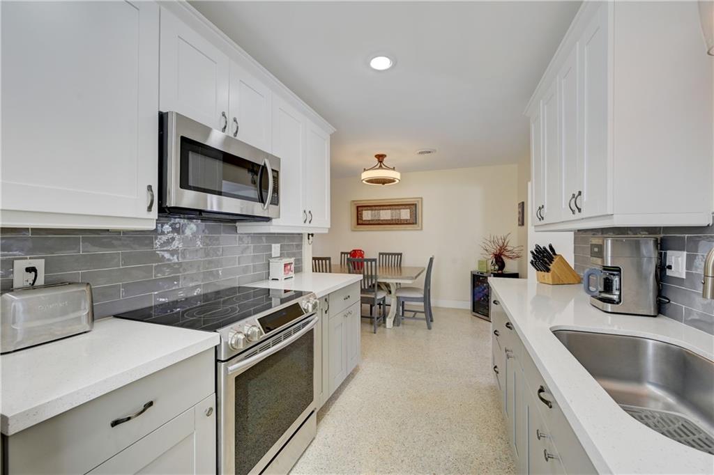 TROPICAL PALMS - Residential