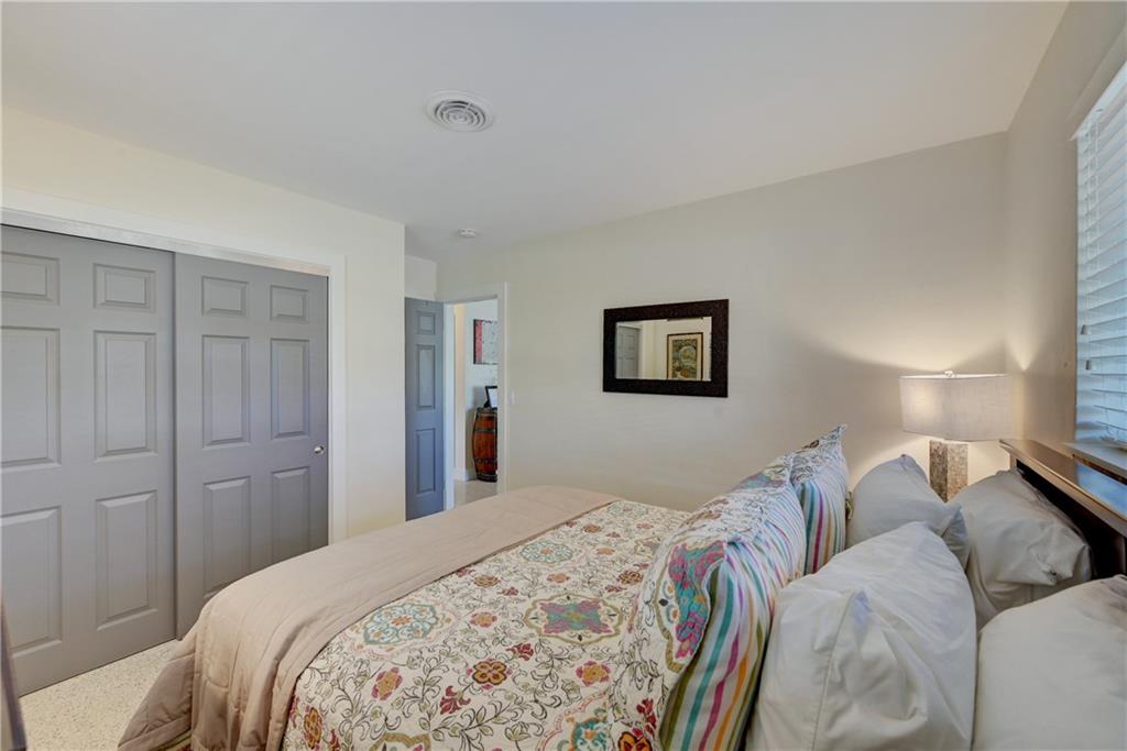 TROPICAL PALMS - Residential