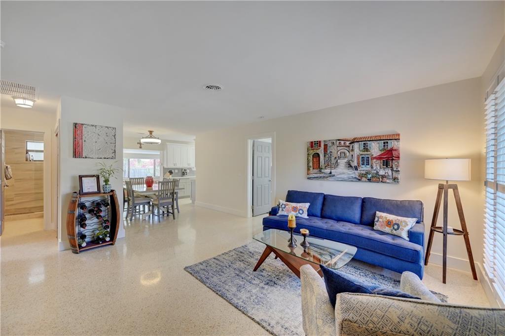 TROPICAL PALMS - Residential