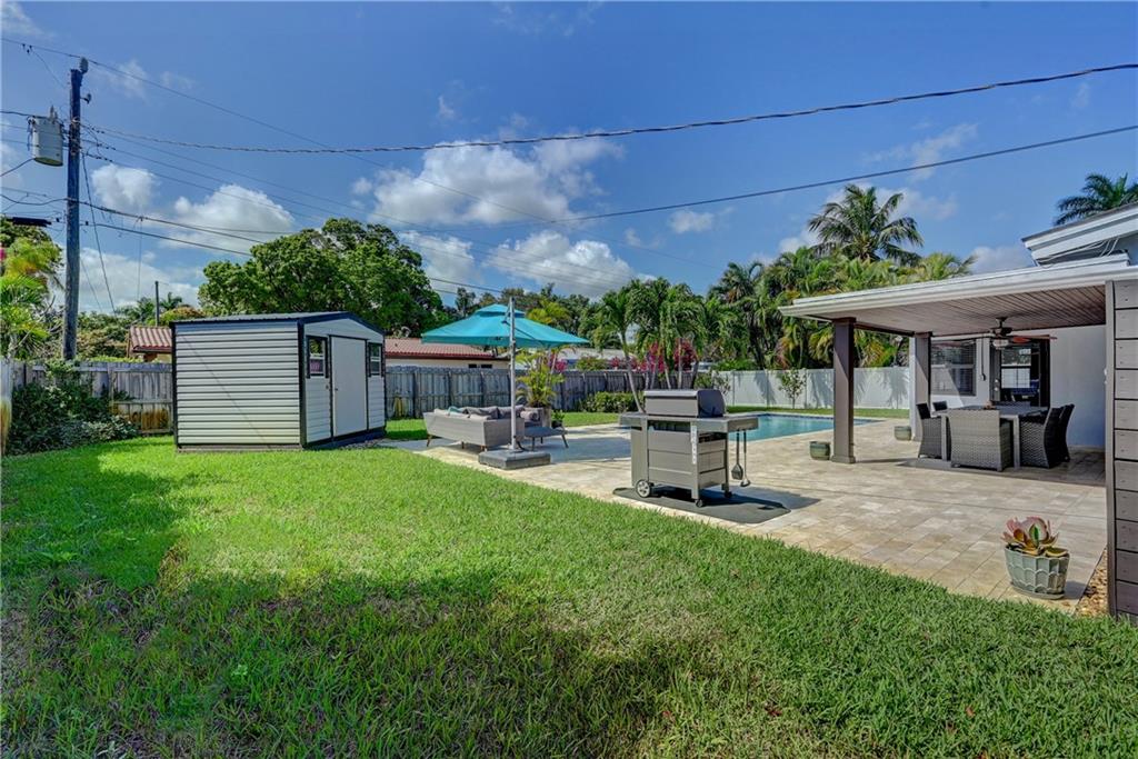 TROPICAL PALMS - Residential