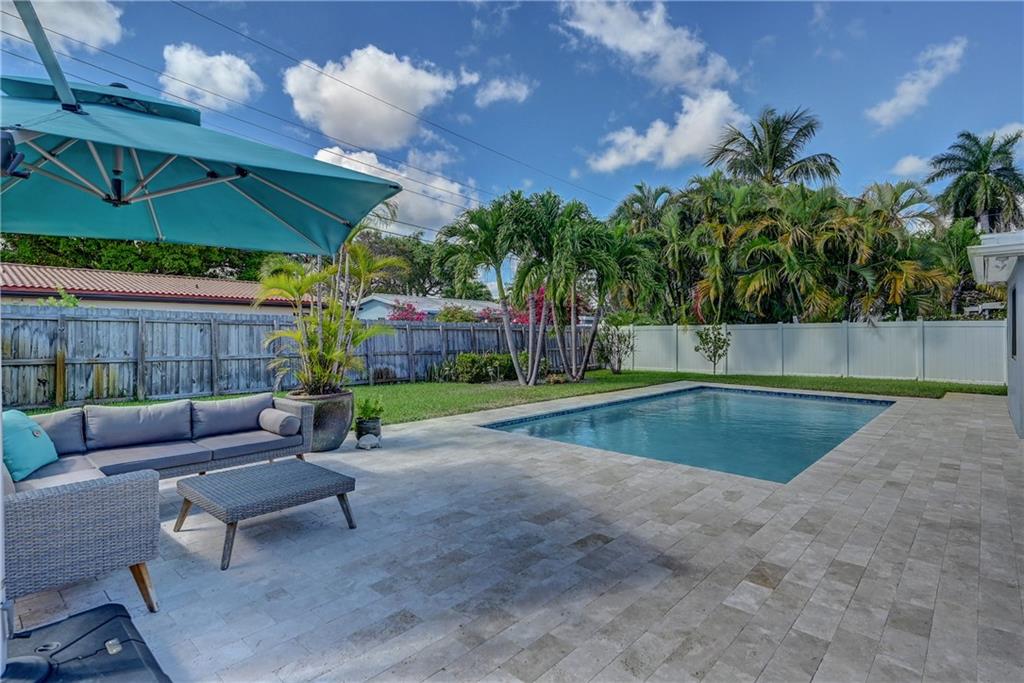 TROPICAL PALMS - Residential