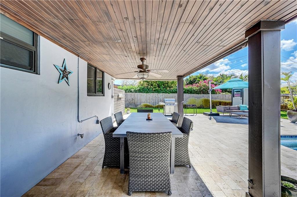 TROPICAL PALMS - Residential