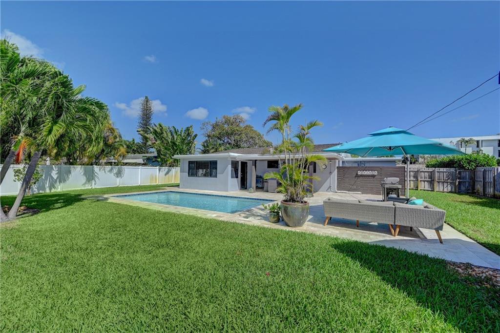 TROPICAL PALMS - Residential